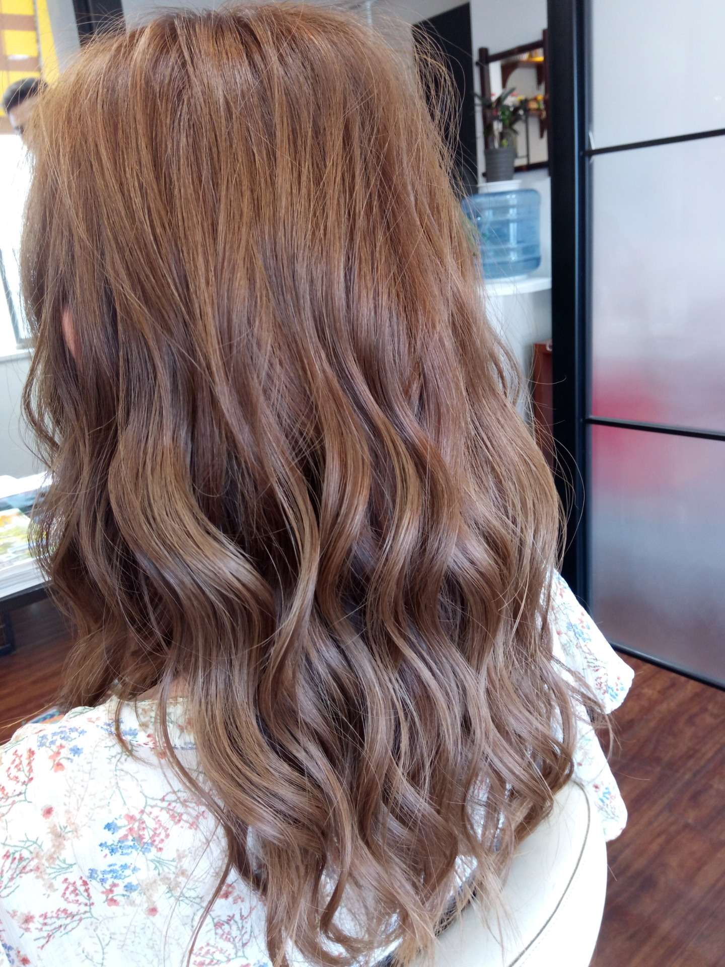 横浜駅周辺の美容室をお探しの方へ安全白髪染めカラーのご紹介